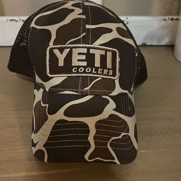 YETI  Camo SnapBack hat - Picture 7 of 7